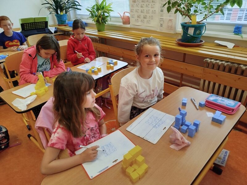 Krychlové stavby ve 2. B