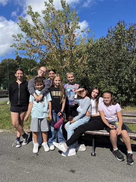 Deváťáci provázeli šesťáky školou