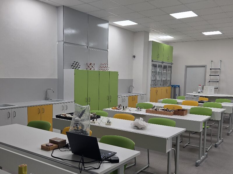 Otevřeli jsme novou odbornou učebnu chemie a fyziky