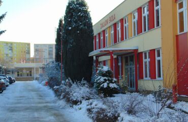 Škola v zimě